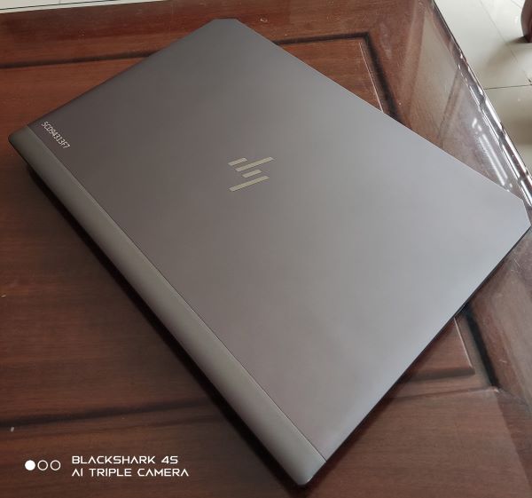 Laptop HP Zbook Studio 15 G5 - Mặt A