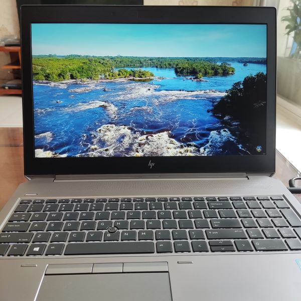 Laptop HP Zbook Studio 15 G5 - mặt B