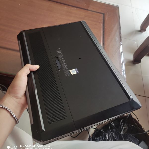 Laptop HP Zbook Studio 15 G5 - Mặt D